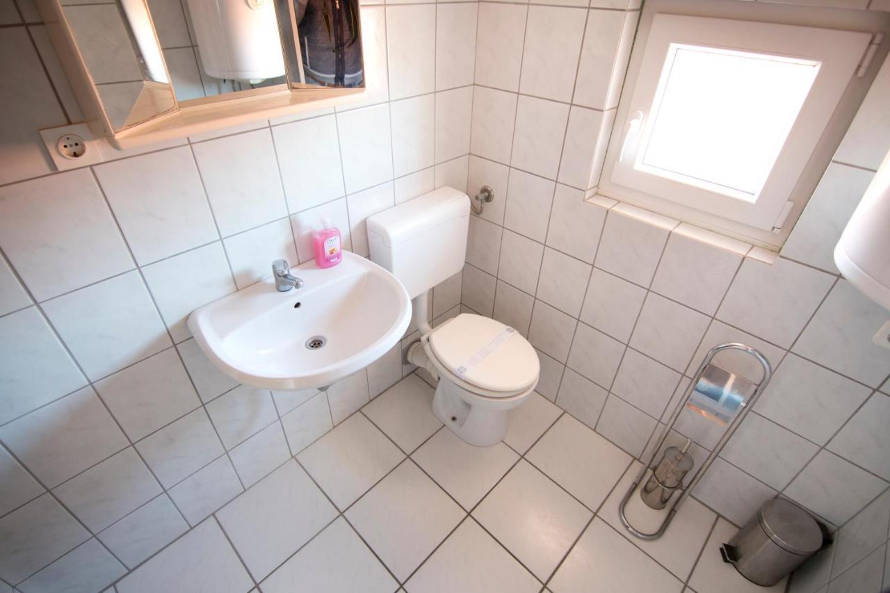 Apartmani Juric Vir Eksteriør billede